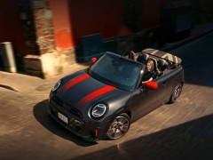 2025款MINI JCW敞篷版来袭：赛道性能缩水，但个性化与实用性并存！