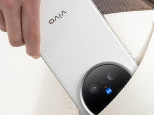 vivo X200 Ultra真机图曝光，银红黑三色设计，4月21日即将发布！