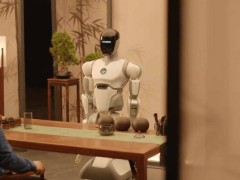 智平方AlphaBot 2升级亮相：DeepSeek技术赋能，开启通用智能新篇章