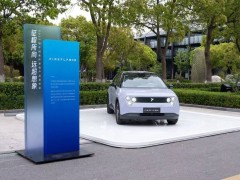 地平线携手蔚来发布“萤火虫”，余凯寄语：共赴智能驾驶新时代！