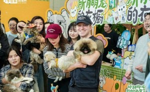 宠物经济升温，国货品牌崛起，李佳琦直播间引领“拟人化养宠”新风尚