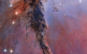 哈勃望远镜35周年庆典：鹰状星云新照，20年后再现宇宙奇观
