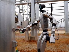 云南电网新突破：人形机器人助力电网建设与智能运维