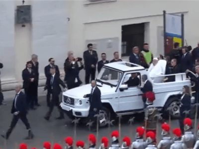 教皇方济各安详离世，其专属纯电座驾“Popemobile G580”细节首次公开