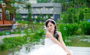 网红狗狗背后的真相：铲屎官们的笑与泪日常