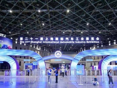 2025上海车展盛况空前，智能化技术比拼成焦点，新车百款首发亮相