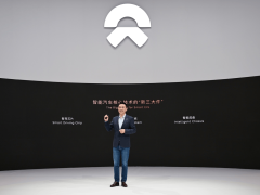 蔚来李斌揭秘智能汽车“新三大件”，全球首颗5纳米智驾芯片亮相车展