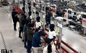特斯拉Optimus人形机器人试产，马斯克：年底前数千台将上岗