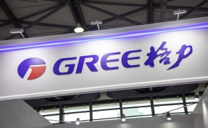 格力换帅不换舵：董明珠连任，张伟与钟成堡成接班人热门人选