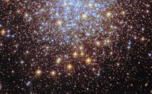 哈勃35周年新图揭秘：Messier 72球状星团，宇宙奥秘再添华章
