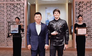 红旗金葵花千万级定制国礼车，首位车主竟是迪拜量化交易大佬！