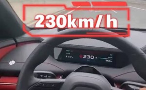 湖南男子高速狂飙小米SU7至230km/h，单手拍视频被重罚！