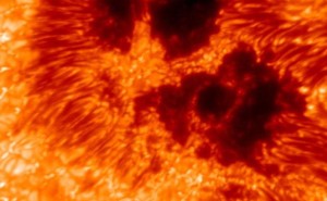 全球最强太阳望远镜“心脏”启动，VTF首秀捕捉太阳黑子精细结构