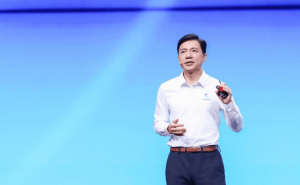 李彦宏揭秘百度AI新突破：大模型降价80%，应用爆发在即！