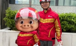 京东外卖撞色猪猪侠，官方亲自玩梗，或将开启梦幻联动？