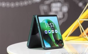 联想moto razr 60 Ultra国行版来袭，骁龙8至尊版小折叠5月8日见真章