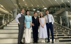 《猎金游戏》首映礼揭秘：黄奕泪洒现场，郑则仕深情感恩刘德华