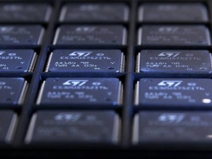 意法半导体Q1营业利润暴跌99%，营收降幅超两成，未来何去何从？