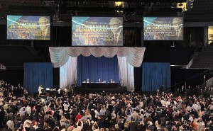巴菲特60周年股东大会：谈AI、贸易，透露差点豪掷100亿，赚钱秘诀曝光！