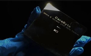 德国初创公司Cerabyte：玻璃存储介质耐高温耐盐水，数据存储新突破！