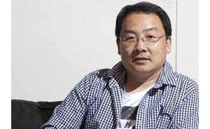 薛广陈与冷军画桃之争：明艳与萧瑟，哪个更触动人心？