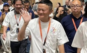 马云重返阿里总部，探访“湖畔小屋”重温创业梦