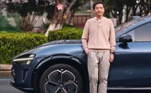 雷军坦言小米创办以来最艰难期，股价巨震市值蒸发3000亿后如何破局？