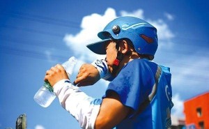 外卖骑手接连倒下，超长工时与保障缺失何时止？