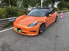 高速爆胎新手司机“懵圈”操作，安全知识去哪儿了？