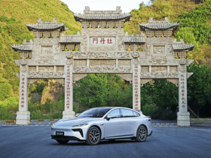 2025款東風奕派eπ007亮相：純電增程雙選擇，新車即將上市！