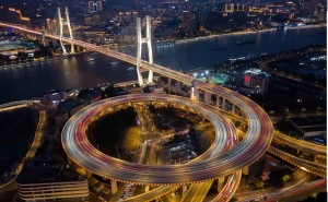大疆Mavic 4 Pro无人机震撼发布：360°云台+亿级像素，售价13888元起