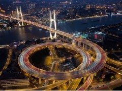 大疆Mavic 4 Pro无人机震撼发布：360°云台+亿级像素，售价13888元起