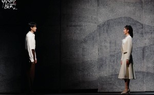 话剧《卿卿误我》沪上首演，秦霄贤等演员共绘民国乱世深情画卷