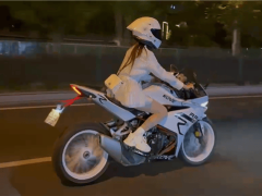 网红女骑仿赛摩托遇险，骑行安全何时能成共识？