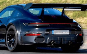 保时捷911 GT2 RS宽体亮相，性能怪兽能否再夺纽北最快？