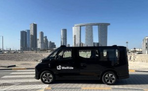 文远知行阿布扎比领跑，中东首支纯无人Robotaxi车队试运营启动