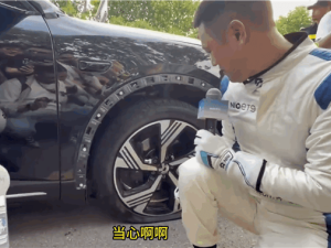 李斌實測蔚來新ES6爆胎控制：120km/h穩如老狗！