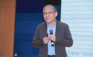 智能时代，教师如何以人工智能素养为基，引领教育变革？
