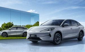 比亚迪e7纯电轿车上市，续航520km限时优惠，起步价仅9.88万起！