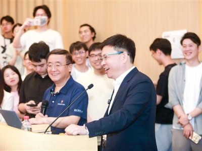 余承東南科大開課，揭秘鴻蒙生態(tài)：2萬+原生應(yīng)用已上架，未來目標(biāo)10萬應(yīng)用