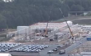 特斯拉柏林工厂：新车采用无监督自动驾驶技术厂内运输