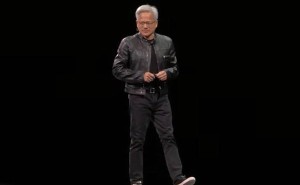 黄仁勋台北电脑展激情演讲：中文问好父母现身，揭秘AI工厂未来