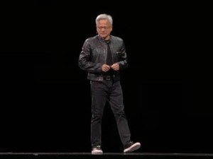 黄仁勋台北电脑展激情演讲：中文问好父母现身，揭秘AI工厂未来