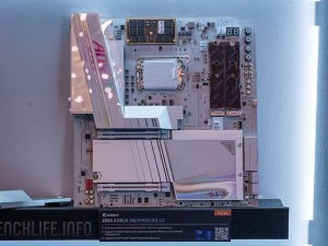 技嘉Z890 AORUS TACHYON C2主板亮相：内存模组顶置，设计独特