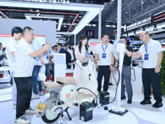 雅迪华宇CIBF2025首发：科技领航，加速全球出行电动化进程