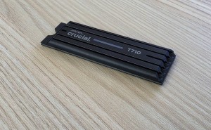 英睿达新一代T710固态硬盘速度破纪录，X10便携式SSD容量高达8TB！