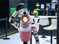 光峰科技人形机器人“数字面孔”亮相2025全球AI展，探索人机交互新境界