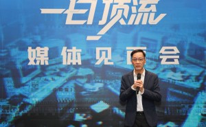《一日顶流》登北京人艺舞台，小说直面互联网时代的生活变迁