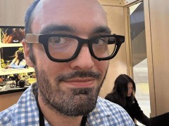 谷歌Android XR原型眼镜：单镜设计成亮点，佩戴舒适度接近Ray-Ban？