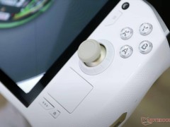索泰二代Zone掌机亮相：AI 9 HX370处理器，Linux游戏新体验？